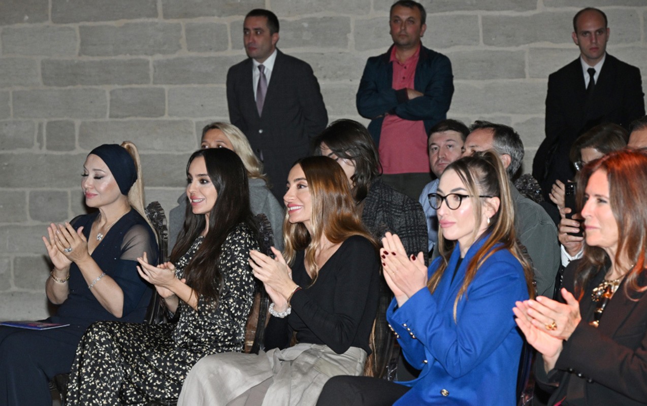 Prezidentin ailəsi Daş Salnamə Muzeyində - FOTOLAR