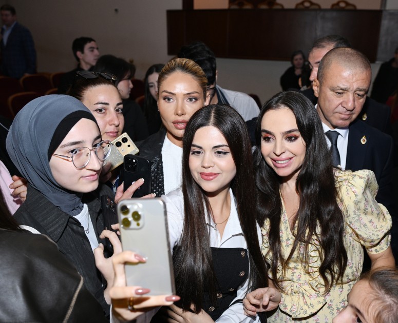 Leyla Əliyeva inklüziv rəqs tamaşasını izlədi - FOTOLAR