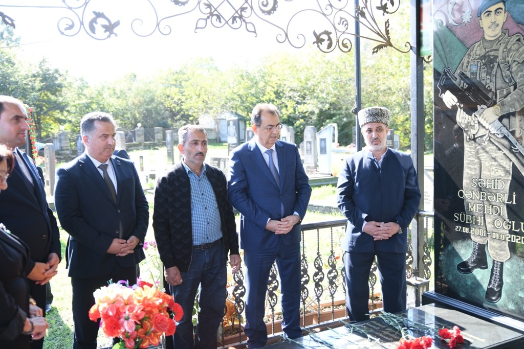 İcra başçısı Vətən müharibəsi şəhidinin məzarını ziyarət etdi - FOTOLAR