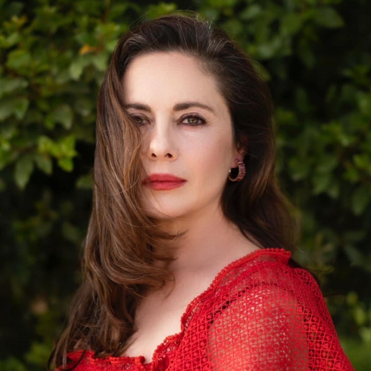 "Sakla beni"nin aktrisası yeni serialda - FOTO