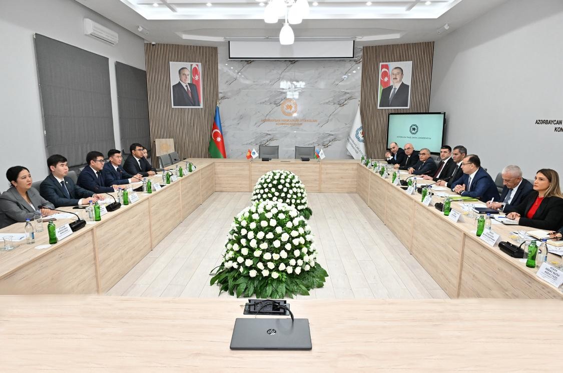 Qırğız nümayəndələr Azərbaycan təcrübəsini öyrənmək üçün AHİK-də olublar - FOTOLAR