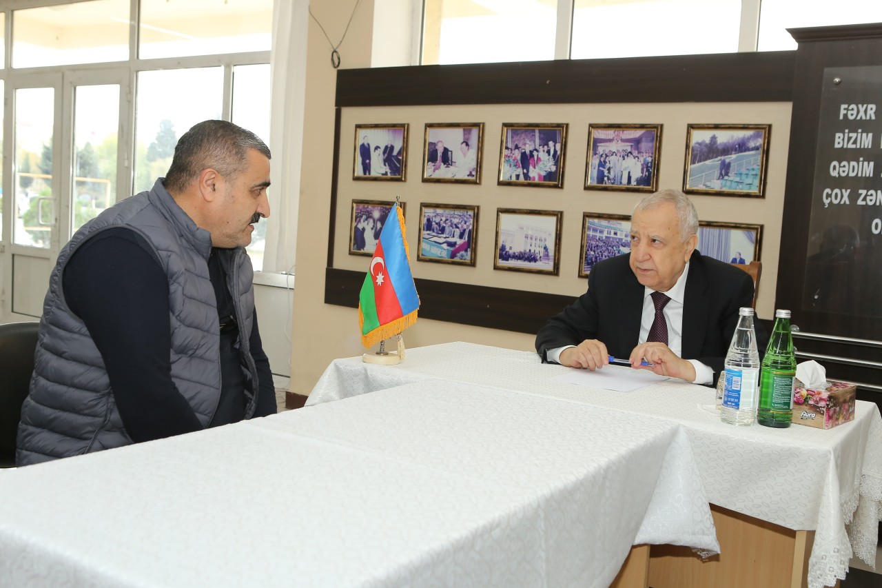 Malik İsaqov vətəndaşların müraciətlərini dinlədi - FOTOLAR