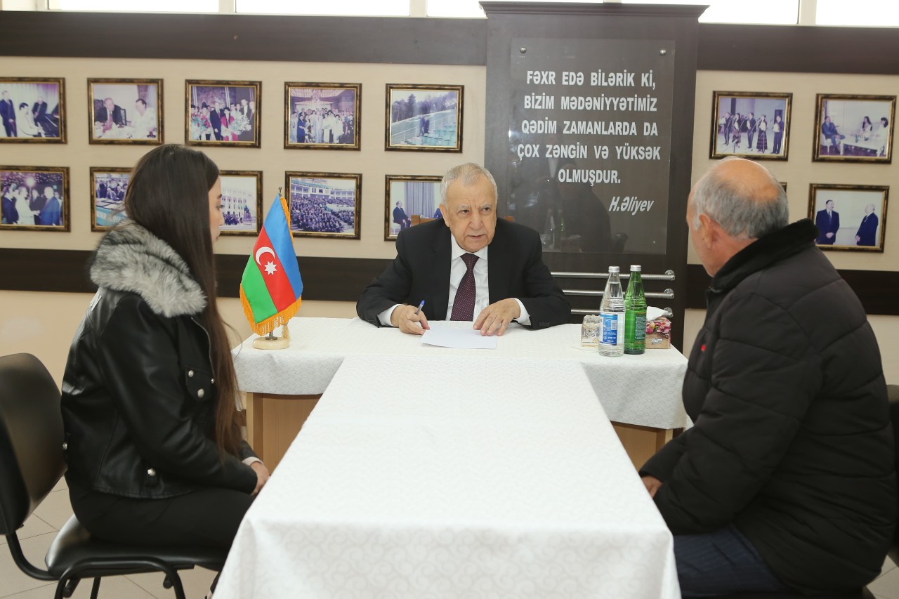 Malik İsaqov vətəndaşların müraciətlərini dinlədi - FOTOLAR