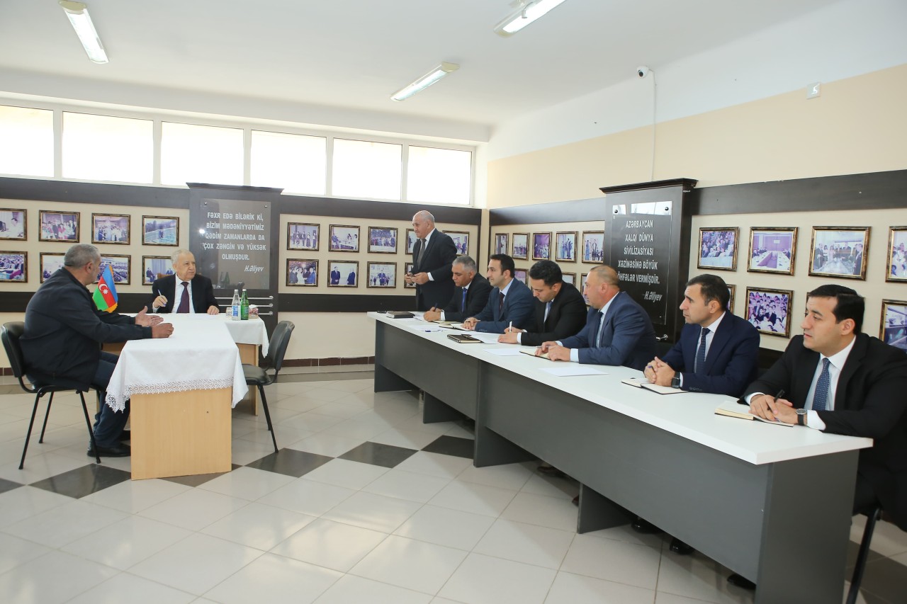 Malik İsaqov vətəndaşların müraciətlərini dinlədi - FOTOLAR