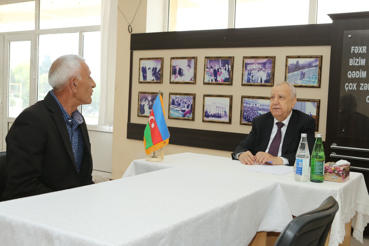 Malik İsaqov vətəndaşların müraciətlərini dinlədi - FOTOLAR