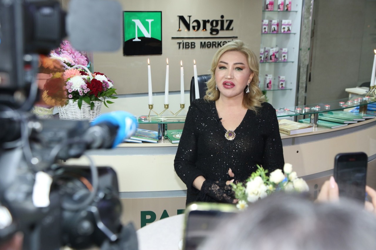 İnsanları təbii məlhəmlərlə müalicə edən məşhur həkim plastik əməliyyat etdirdi - FOTOLAR