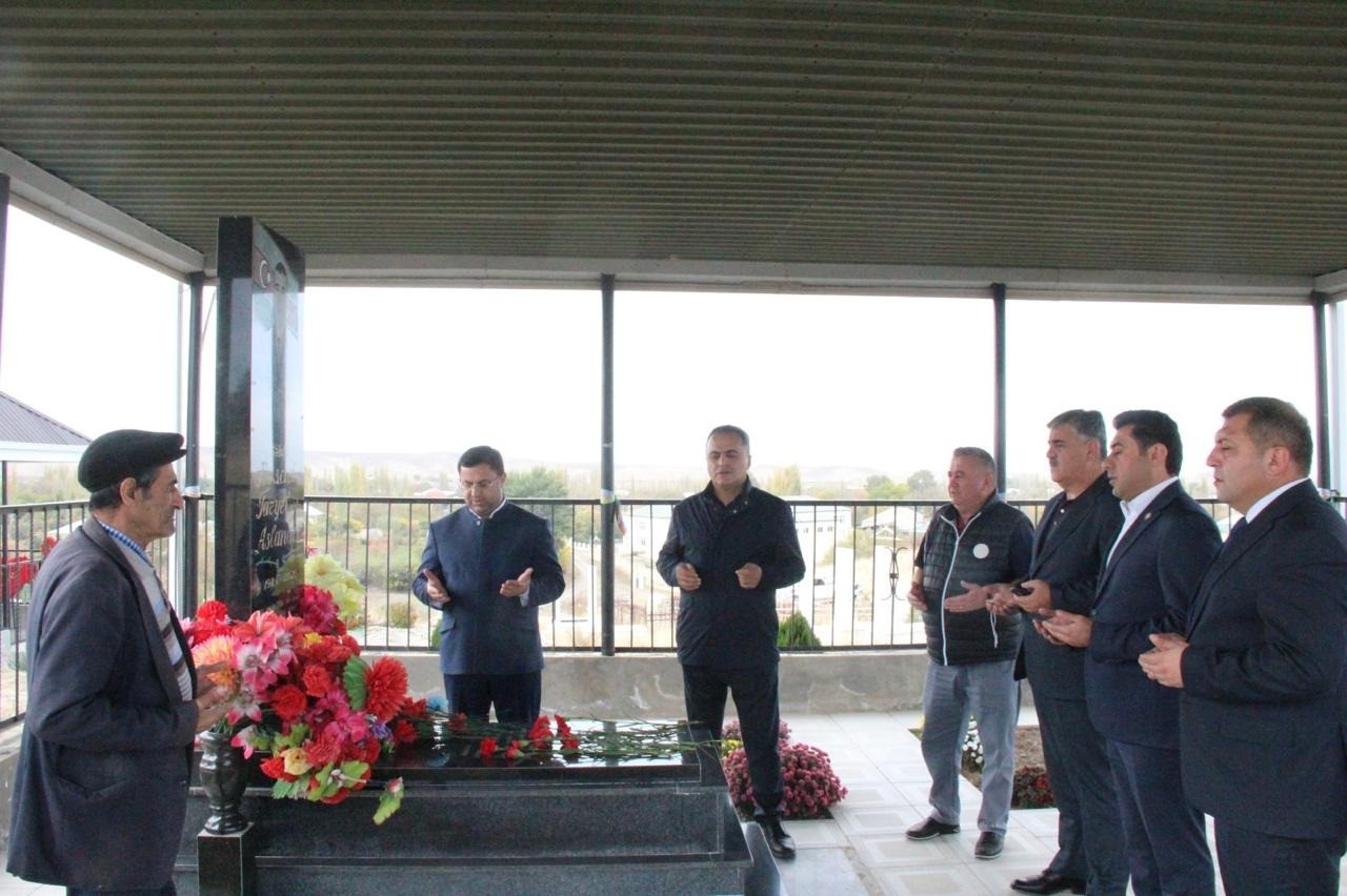 İcra başçısı şəhidlərin məzarlarını ziyarət etdi - FOTOLAR