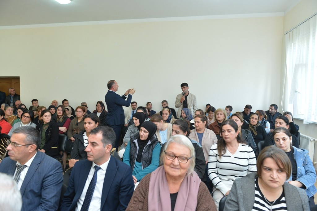 Taleh Qaraşov sakinlərin problemlərini dinlədi - FOTOLAR