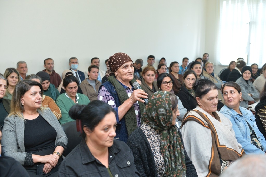 Taleh Qaraşov sakinlərin problemlərini dinlədi - FOTOLAR