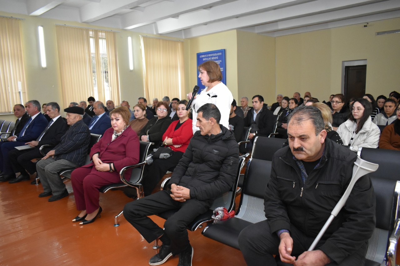 İcra başçısı Elşad Həsənov sakinlərlə görüşdü - FOTOLAR