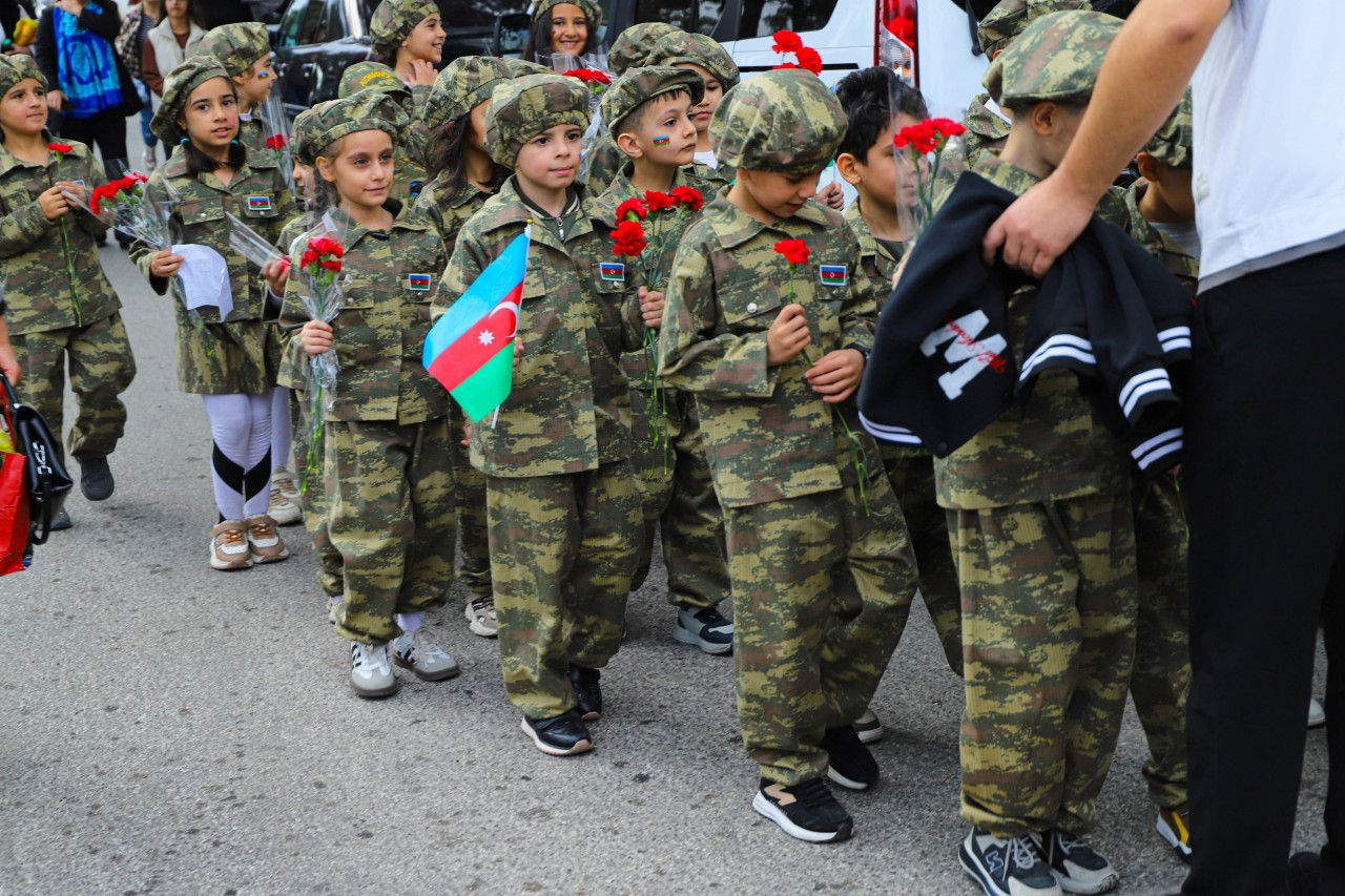 Hərbi Memorial Məzarlıq və Zəfər abidəsi ziyarət olundu - FOTOLAR
