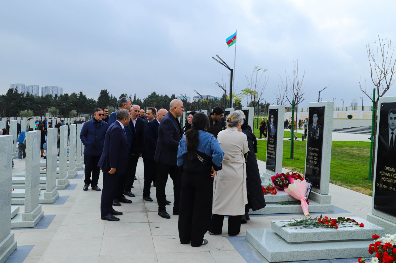 Hərbi Memorial Məzarlıq və Zəfər abidəsi ziyarət olundu - FOTOLAR
