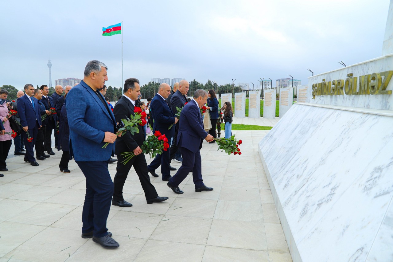 Hərbi Memorial Məzarlıq və Zəfər abidəsi ziyarət olundu - FOTOLAR