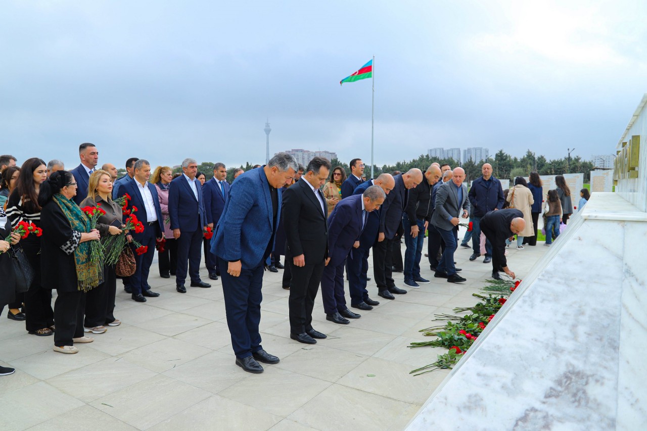 Hərbi Memorial Məzarlıq və Zəfər abidəsi ziyarət olundu - FOTOLAR