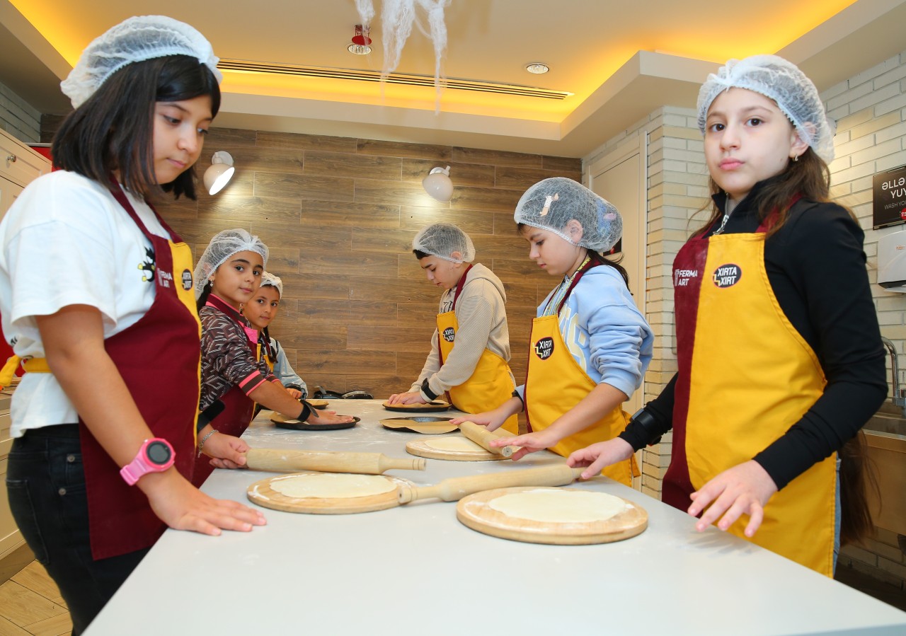 Binəqədidə şəhid övladlarının iştirakı ilə bayram tədbiri keçirildi - FOTOLAR