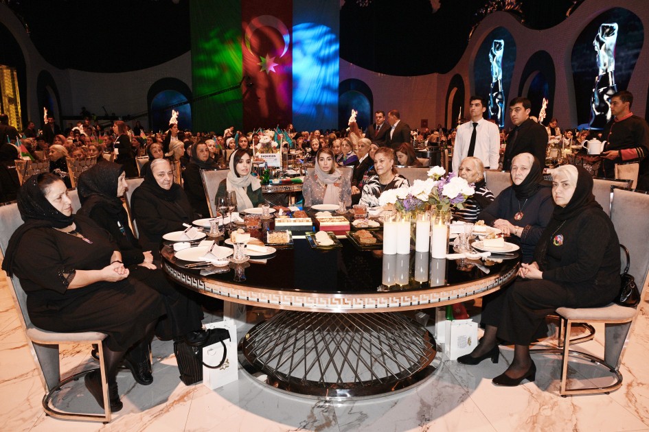 Leyla və Arzu Əliyeva şəhid anaları ilə görüşdülər - FOTOLAR