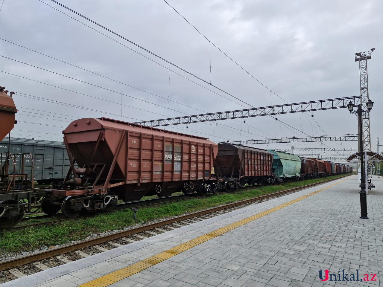 Azərbaycandan keçməklə Ermənistana taxıl daşıyan yük qatarı Biləcəriyə çatdı - FOTOLAR
