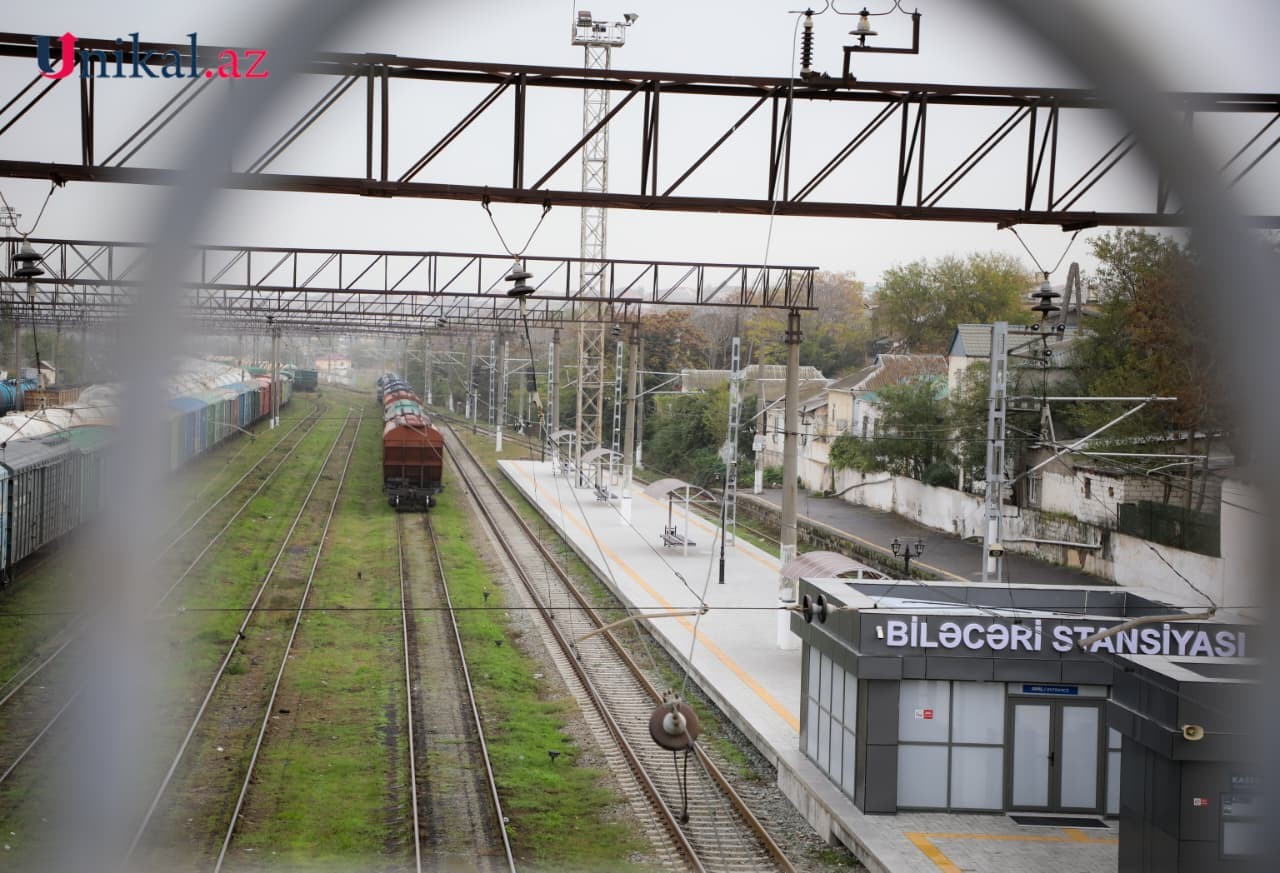 Azərbaycandan keçməklə Ermənistana taxıl daşıyan yük qatarı Biləcəriyə çatdı - FOTOLAR