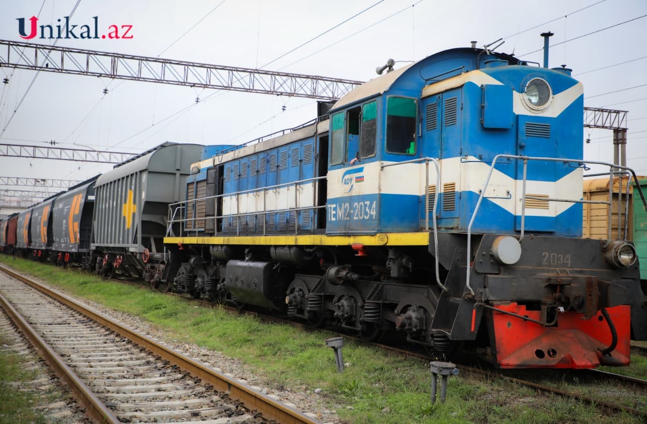 Azərbaycandan keçməklə Ermənistana taxıl daşıyan yük qatarı Biləcəriyə çatdı - FOTOLAR