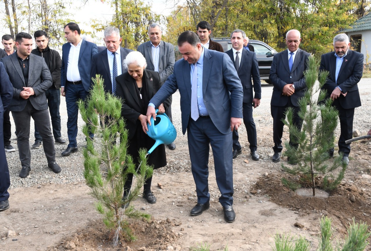 Ağdamda Zəfər Gününə həsr olunmuş ağacəkmə aksiyası təşkil edilib - FOTOLAR