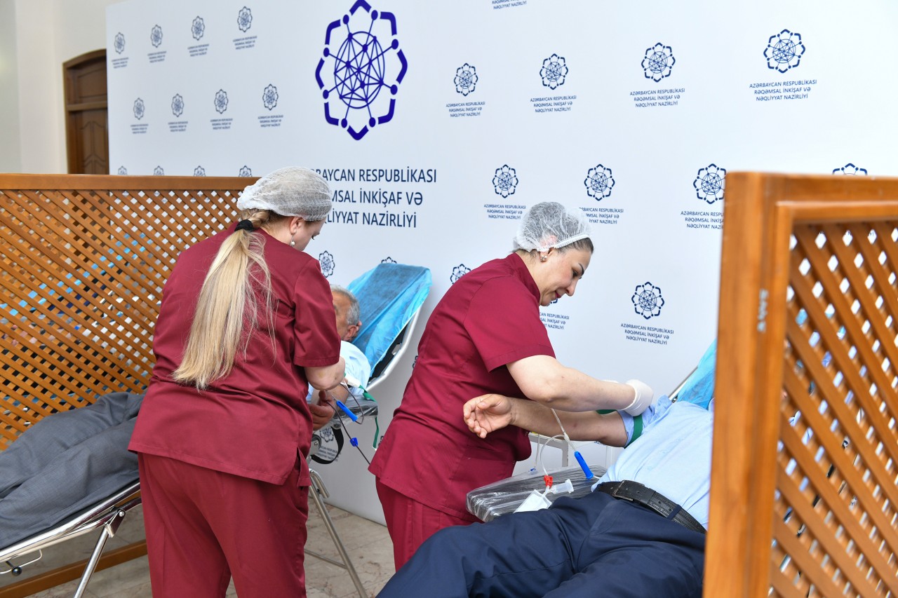 RİNN-də Zəfər Günü münasibətilə qanvermə aksiyası keçirilib - FOTOLAR