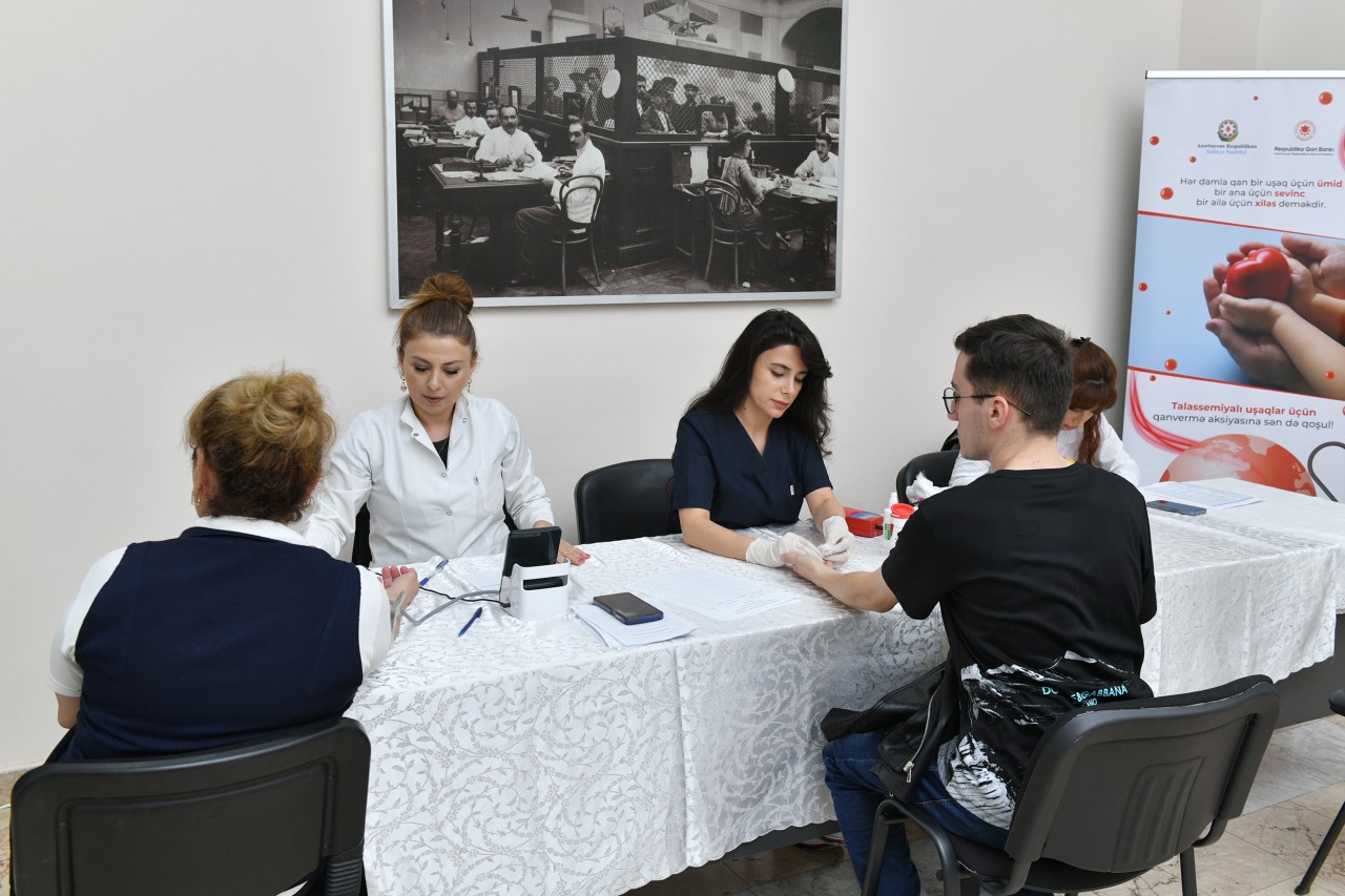 RİNN-də Zəfər Günü münasibətilə qanvermə aksiyası keçirilib - FOTOLAR