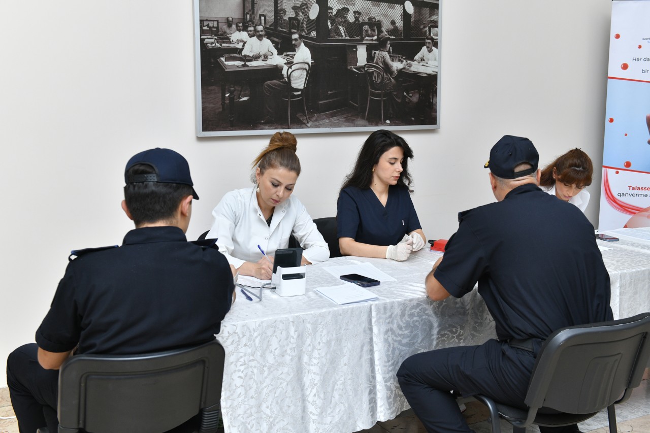 RİNN-də Zəfər Günü münasibətilə qanvermə aksiyası keçirilib - FOTOLAR