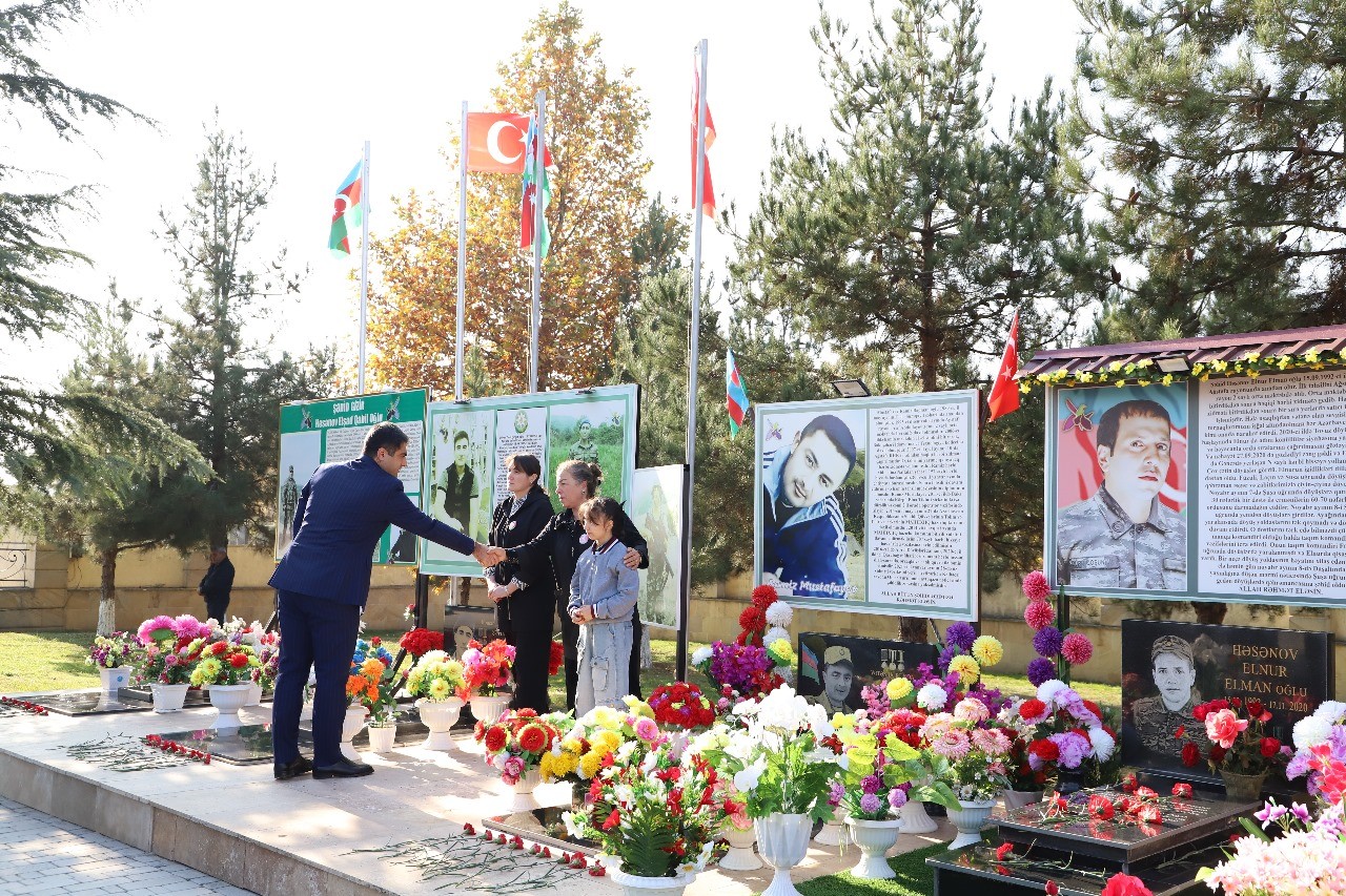 Zəfər Günü ərəfəsində Ağstafada şəhidlərimizin xatirəsi anılıb - FOTOLAR