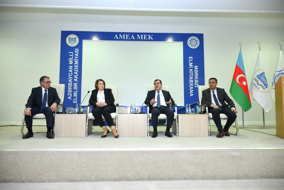 "Mediada Azərbaycan ədəbi dilinin normalarının düzgün tətbiqi” mövzusunda konfrans keçirilib - FOTOLAR