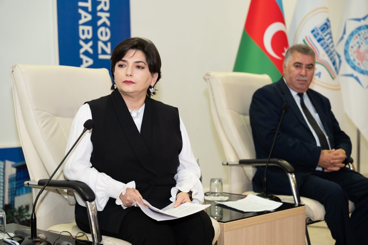 "Mediada Azərbaycan ədəbi dilinin normalarının düzgün tətbiqi” mövzusunda konfrans keçirilib - FOTOLAR