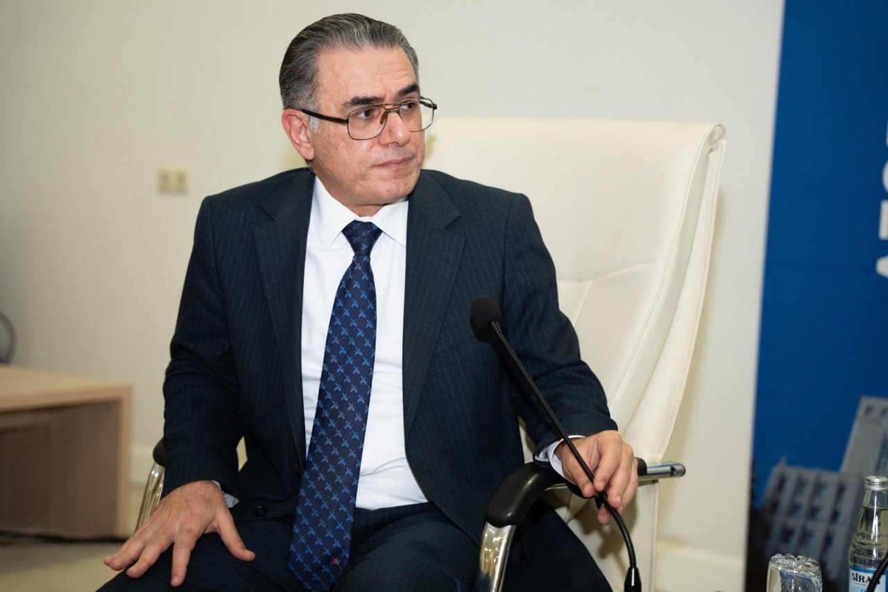 "Mediada Azərbaycan ədəbi dilinin normalarının düzgün tətbiqi” mövzusunda konfrans keçirilib - FOTOLAR