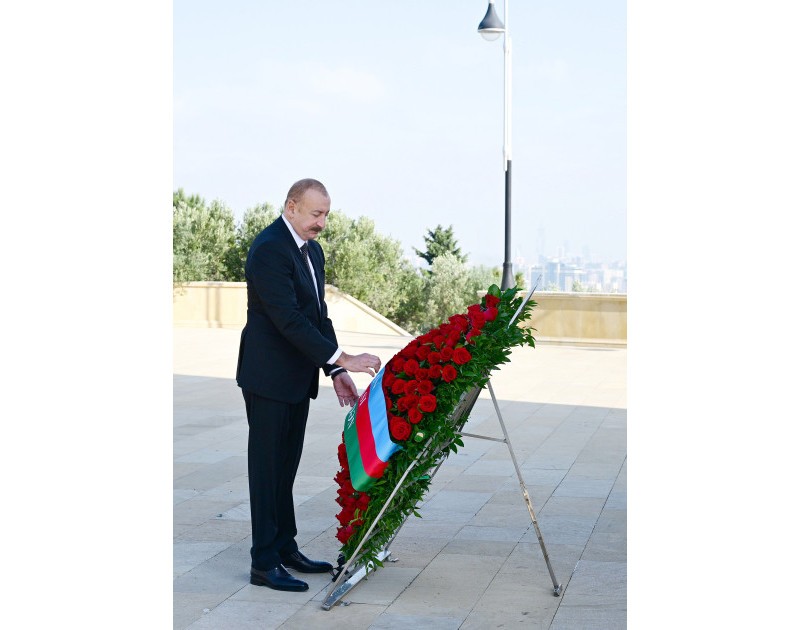 İlham Əliyev və Mehriban Əliyeva Şəhidlər xiyabanını ziyarət ediblər - FOTOLAR