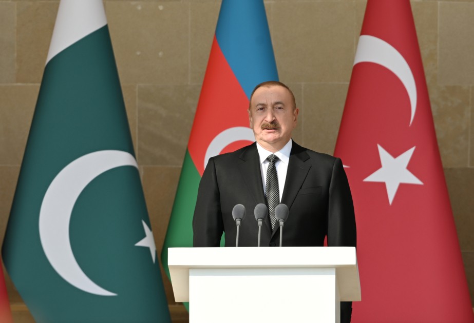 Bakıda hərbi parad başa çatdı - YENİLƏNİB (FOTOLAR)