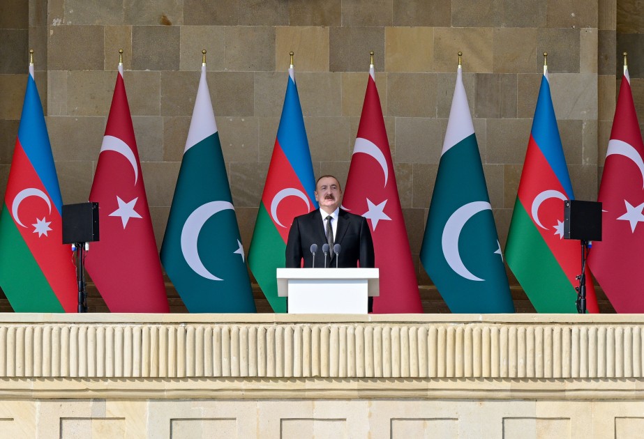 Bakıda hərbi parad başa çatdı - YENİLƏNİB (FOTOLAR)