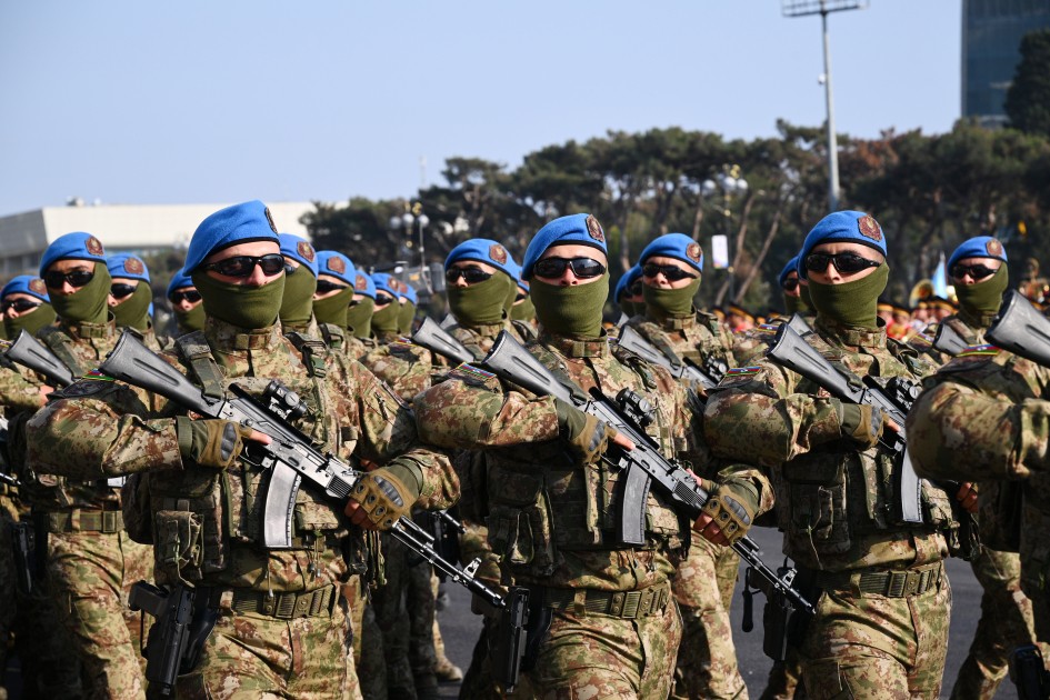 Bakıda hərbi parad başa çatdı - YENİLƏNİB (FOTOLAR)