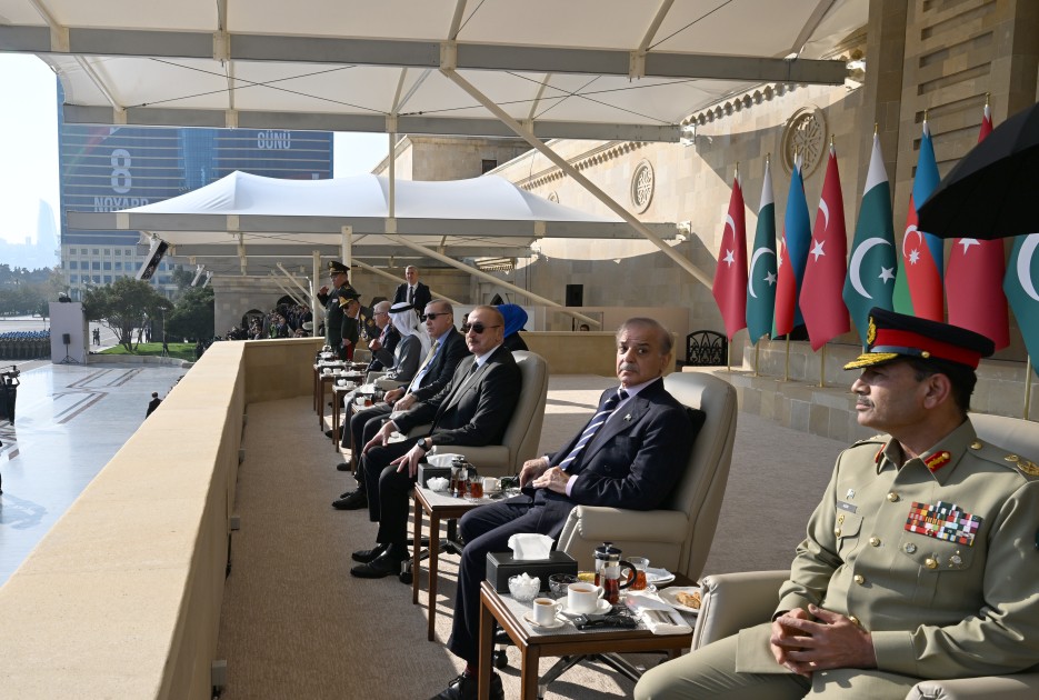 Bakıda hərbi parad başa çatdı - YENİLƏNİB (FOTOLAR)