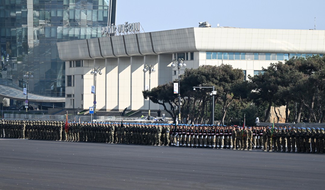 Bakıda hərbi parad başa çatdı - YENİLƏNİB (FOTOLAR)