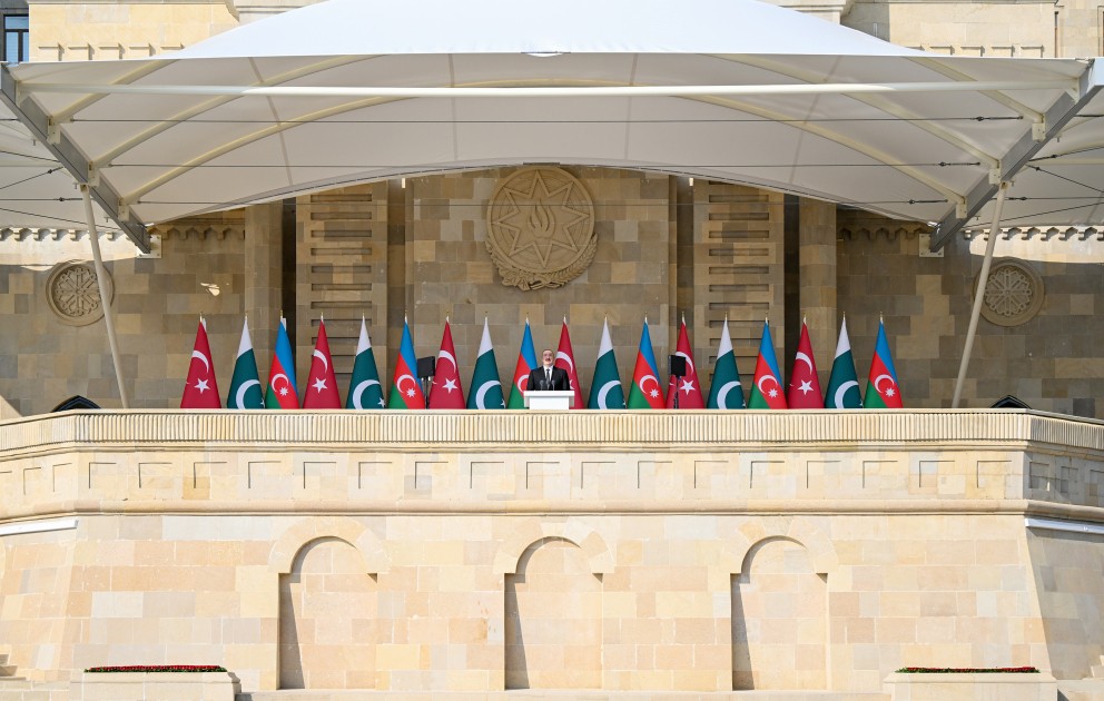 Bakıda hərbi parad başa çatdı - YENİLƏNİB (FOTOLAR)