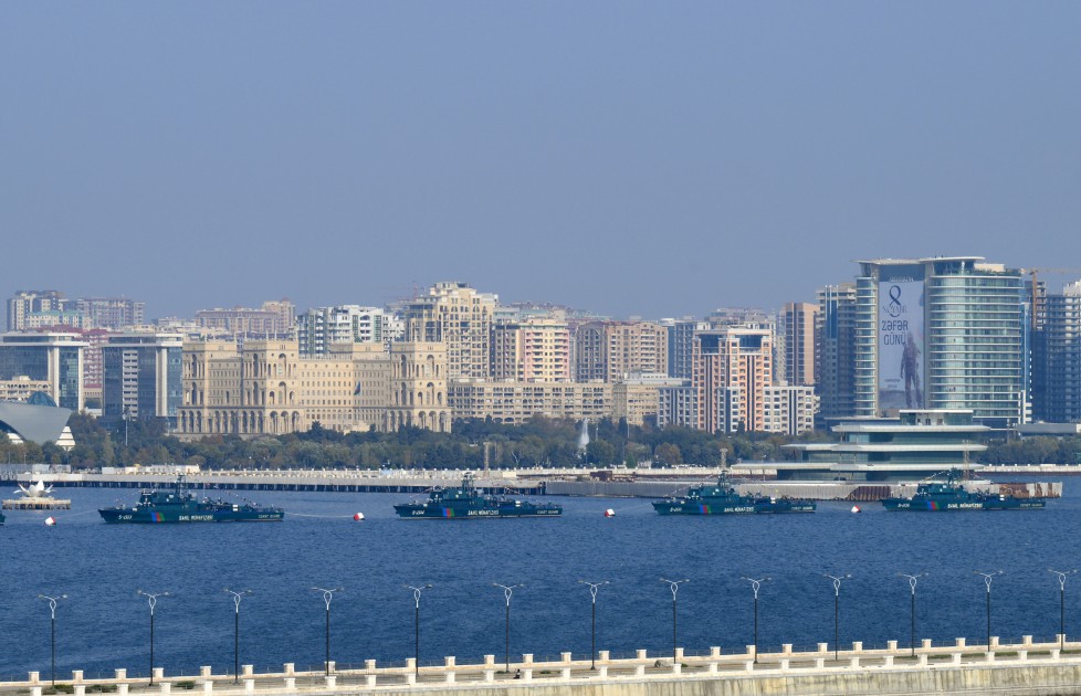 Bakıda hərbi parad başa çatdı - YENİLƏNİB (FOTOLAR)