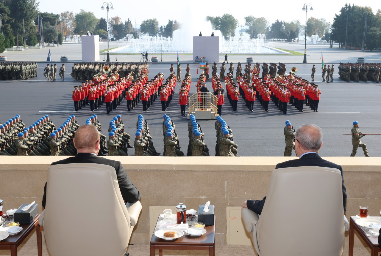 Bakıda hərbi parad başa çatdı - YENİLƏNİB (FOTOLAR)