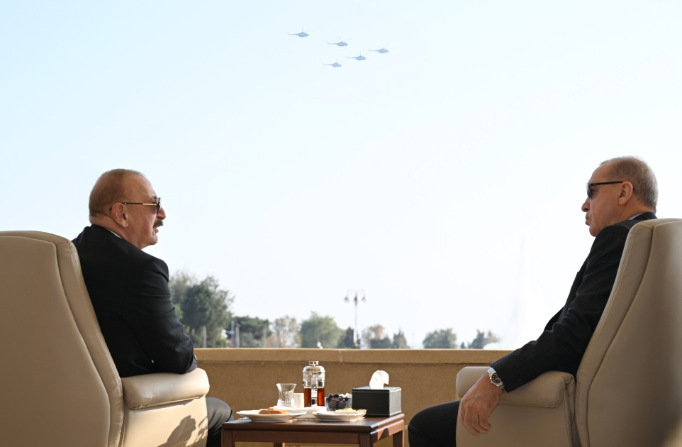 Hərbi paraddan maraqlı FOTOLAR