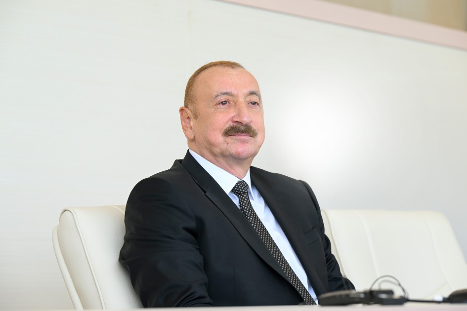 Hərbi paraddan maraqlı FOTOLAR