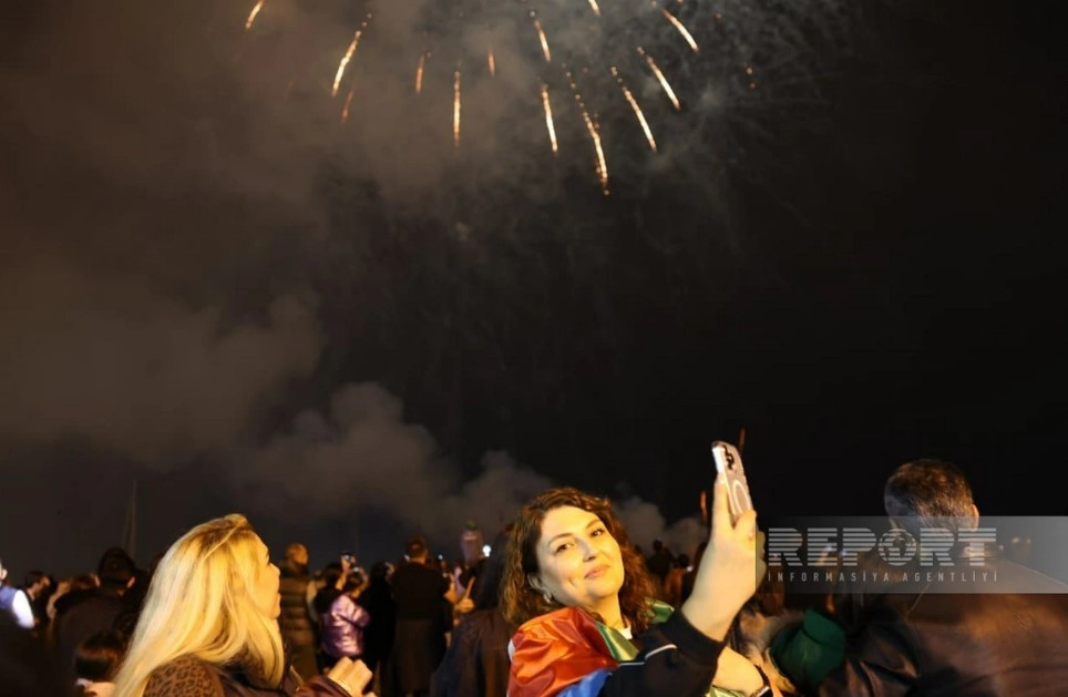 Bakıda Zəfər Günü münasibətilə konsert və atəşfəşanlıq olub - FOTOLAR