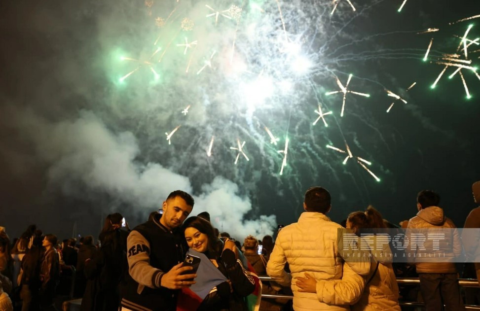 Bakıda Zəfər Günü münasibətilə konsert və atəşfəşanlıq olub - FOTOLAR
