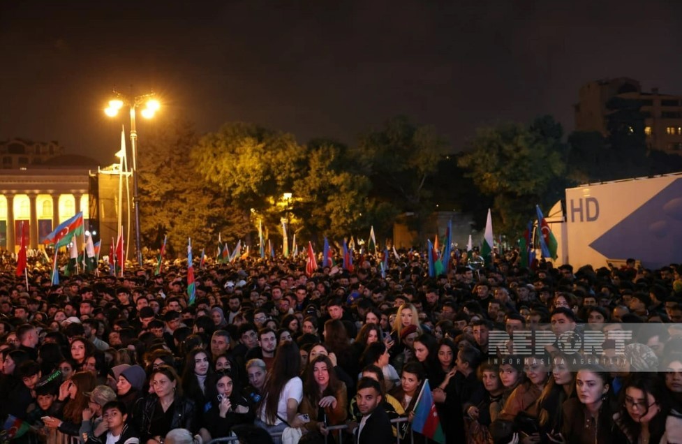 Bakıda Zəfər Günü münasibətilə konsert və atəşfəşanlıq olub - FOTOLAR