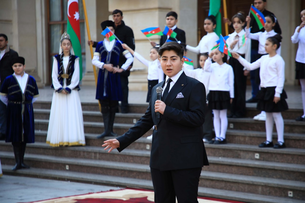 Gəncədə Dövlət Bayrağı Günü qeyd olunub - FOTOLAR