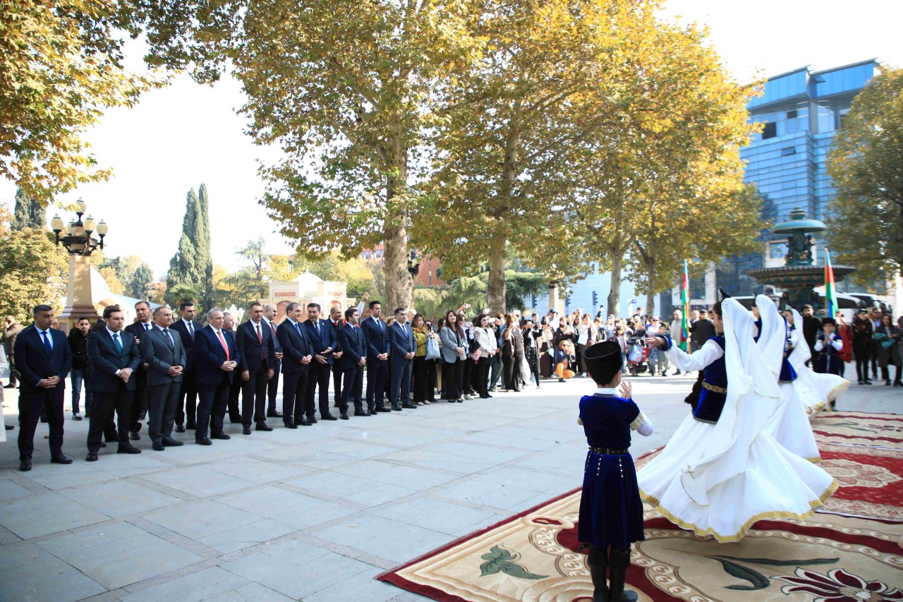Gəncədə Dövlət Bayrağı Günü qeyd olunub - FOTOLAR
