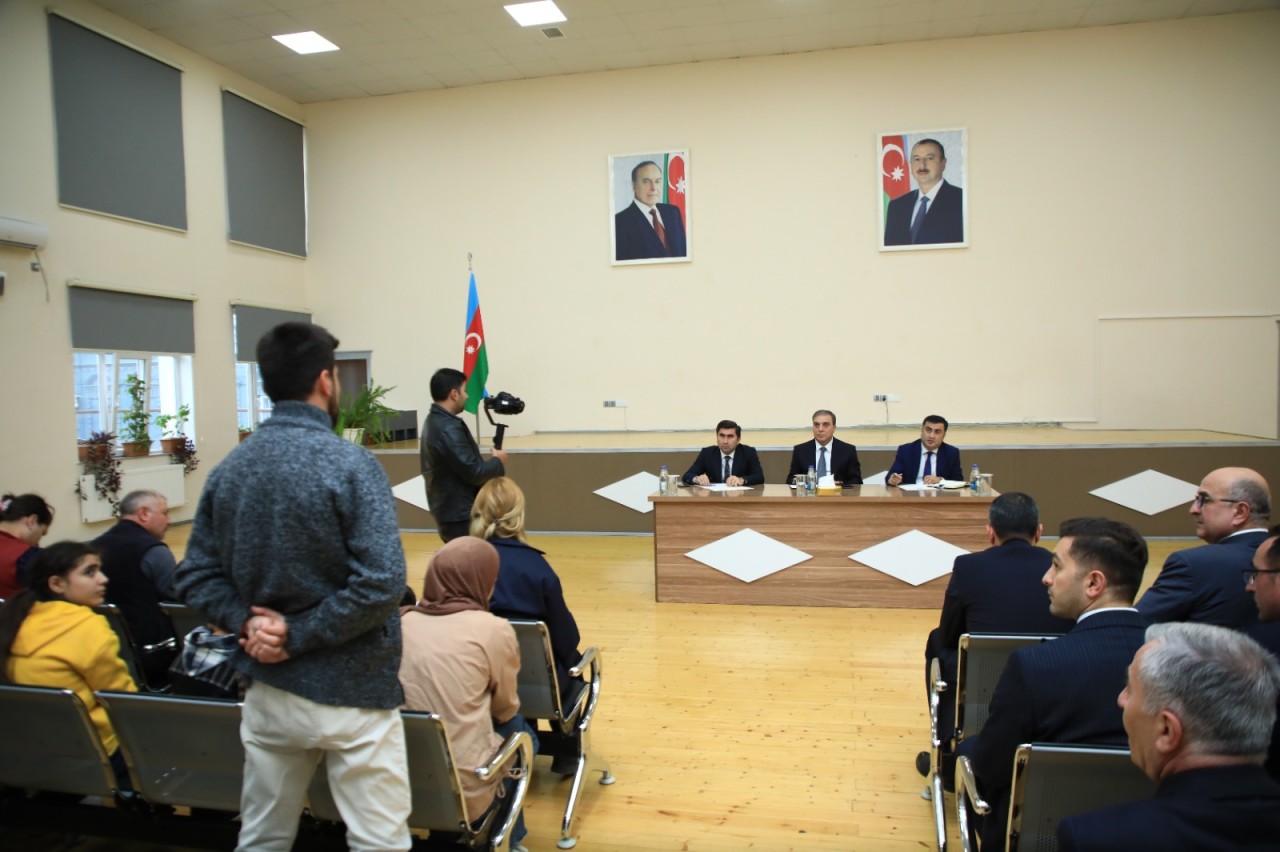 Niyazi Bayramov 10 nömrəli tam orta məktəbdə vətəndaşlarla görüşüb - FOTOLAR