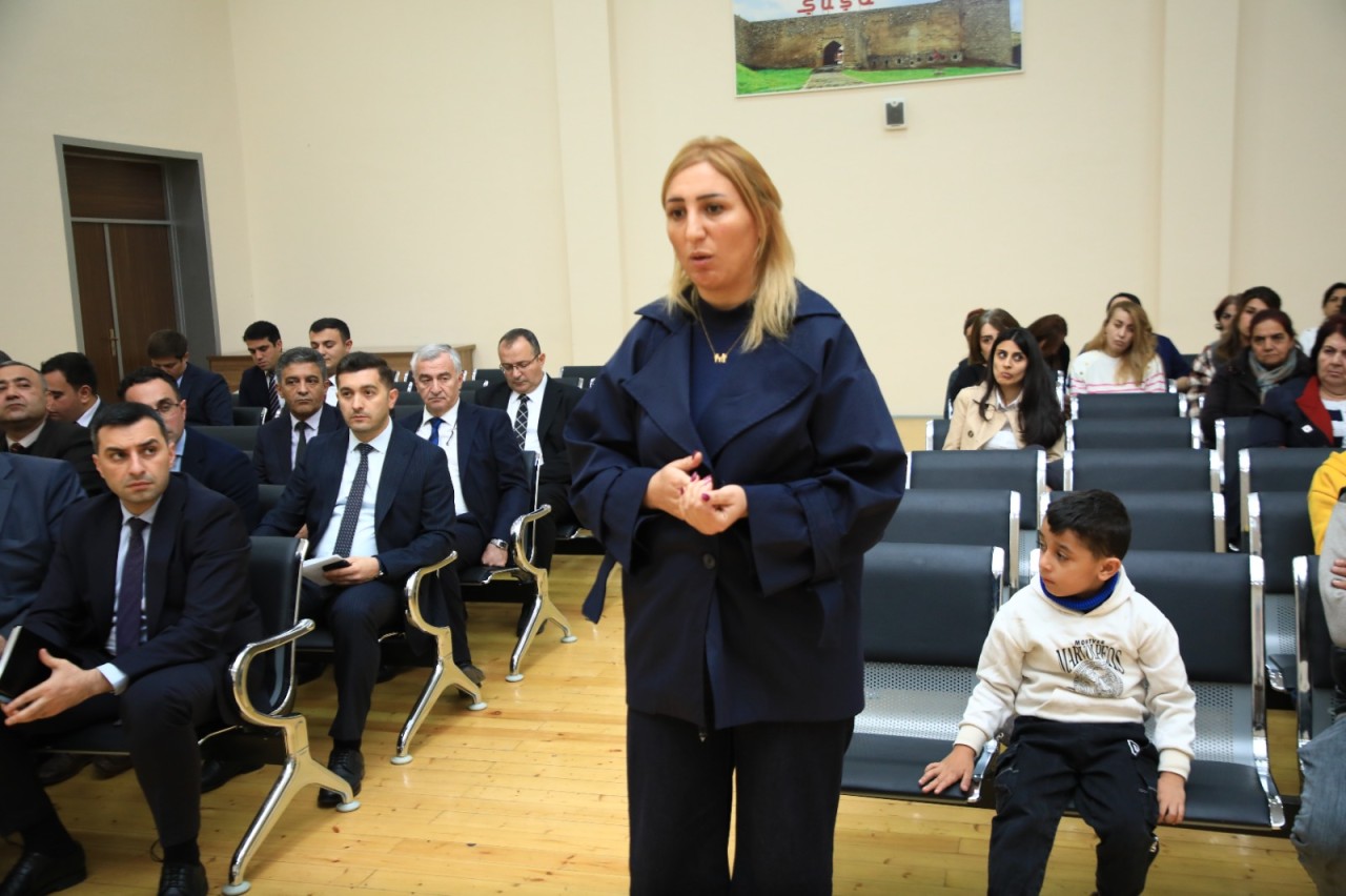 Niyazi Bayramov 10 nömrəli tam orta məktəbdə vətəndaşlarla görüşüb - FOTOLAR