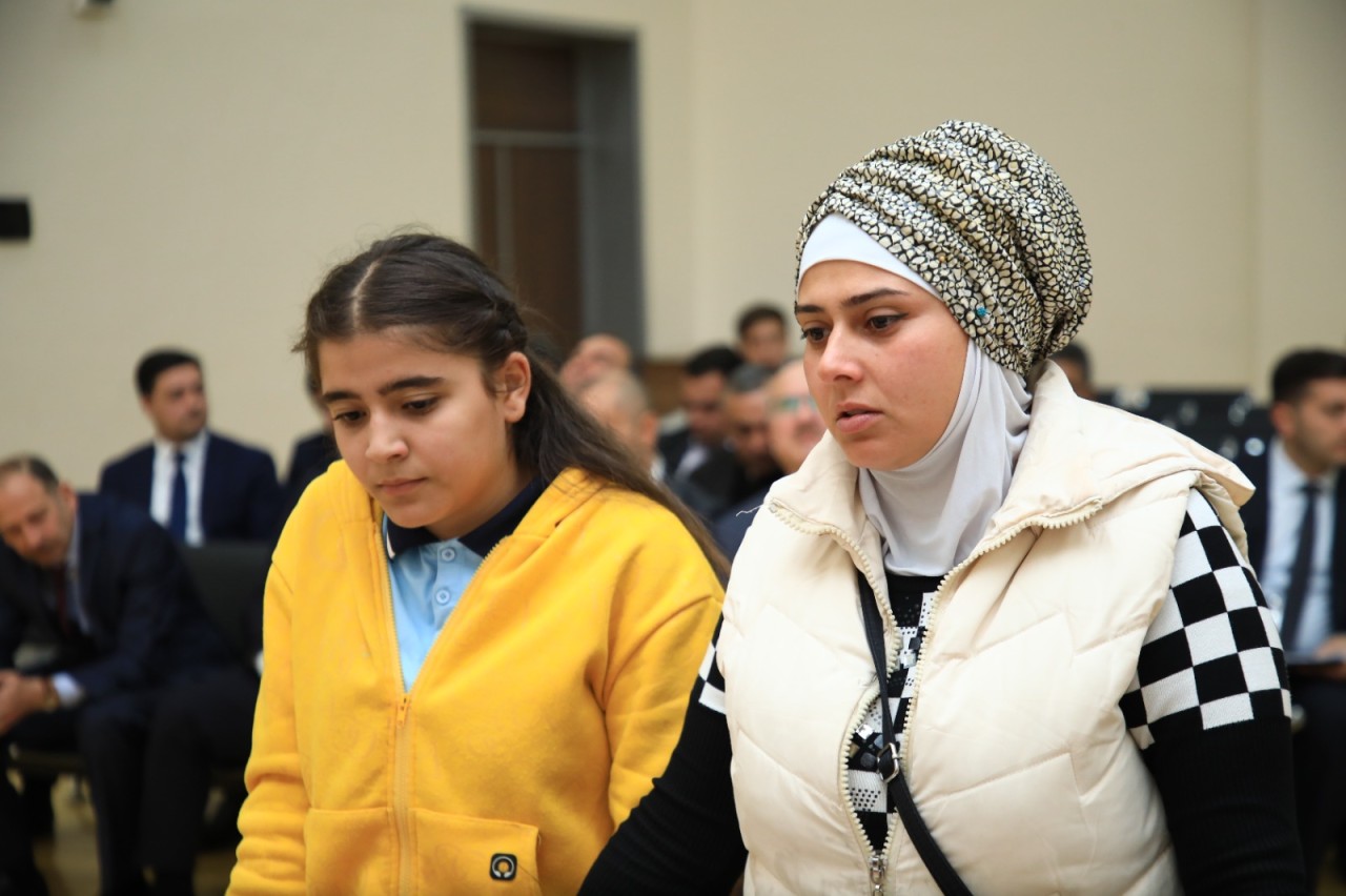 Niyazi Bayramov 10 nömrəli tam orta məktəbdə vətəndaşlarla görüşüb - FOTOLAR